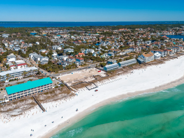 Luxurious 8 Bedroom Coastal Retreat in Destin - Perfect for Groups